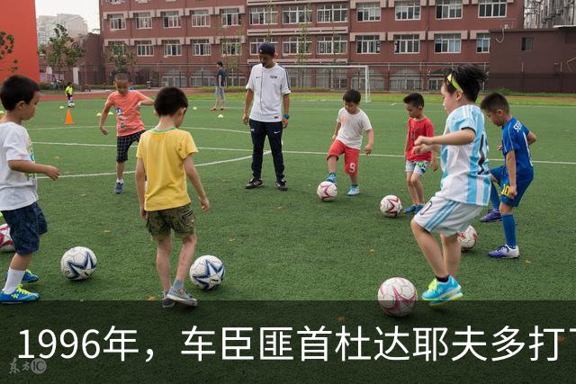 1996年，车臣匪首杜达耶夫多打了五分钟电话，两架苏-25呼啸而来